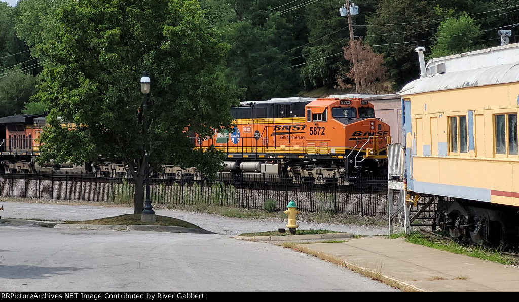 BNSF 5872 25th Anniversary Unit